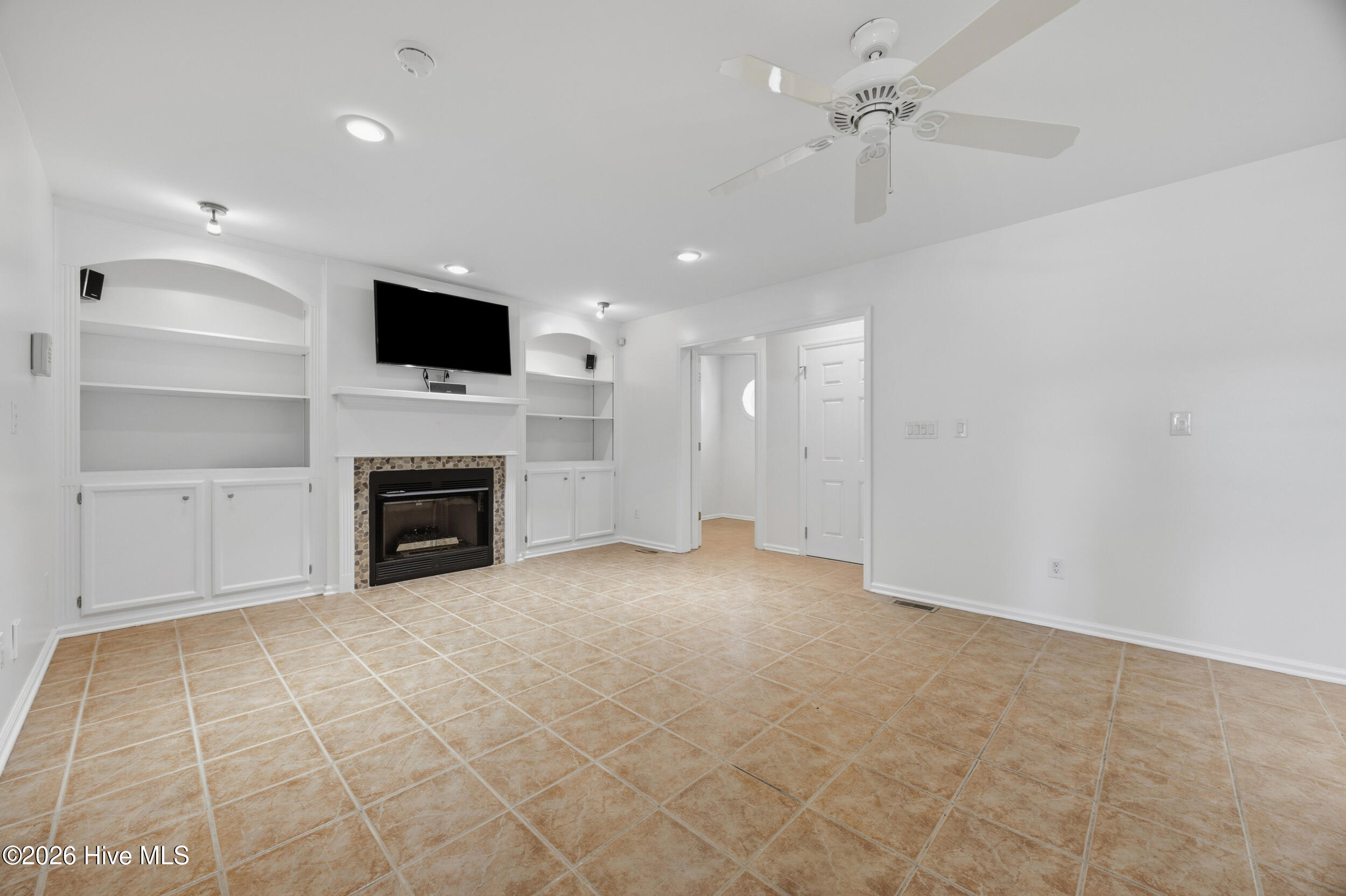 141 Sherrill Loop Road Sneads Ferry, NC 28460 - Photo 13 of 61 13_living room