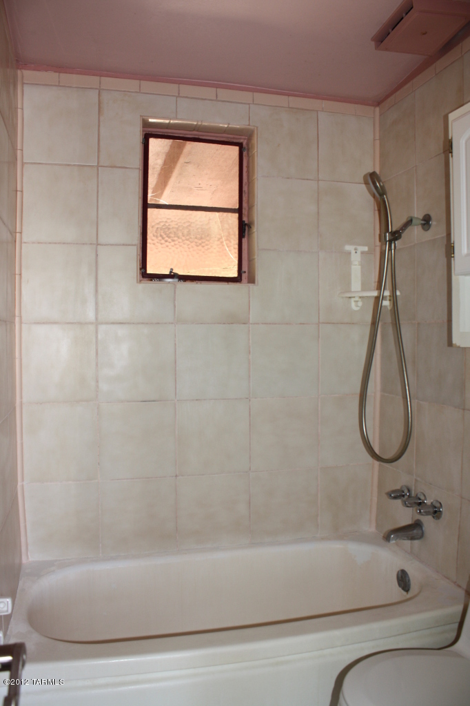 613 West Limberlost Drive Tucson, AZ 85705 - Photo 14 of 20
