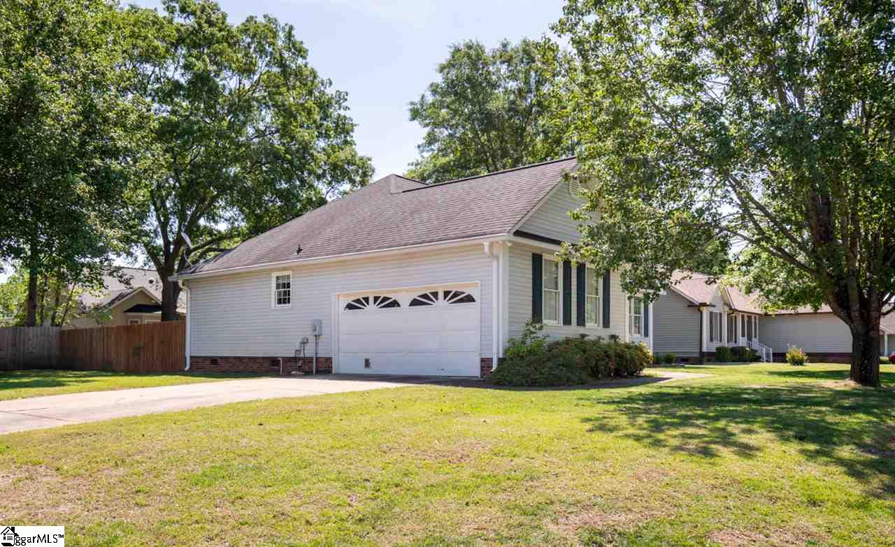 22 Fitzpatrick Court Fountain Inn, SC 29644 - Photo 3 of 34 Gallery Image 3
