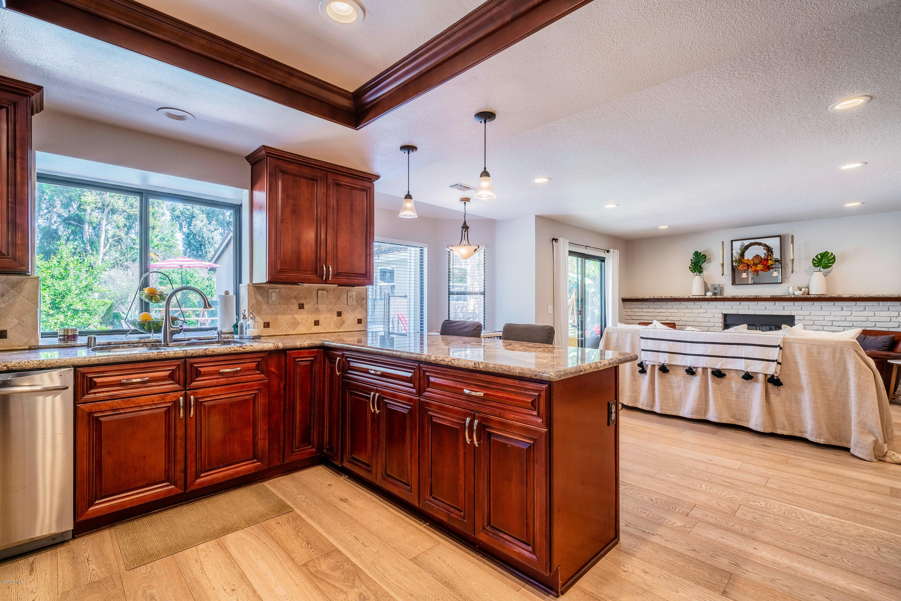 384 Valley Gate Road Simi Valley, CA 93065 - Photo 14 of 45 384 Valley Gate Rd Simi Valley-print-014