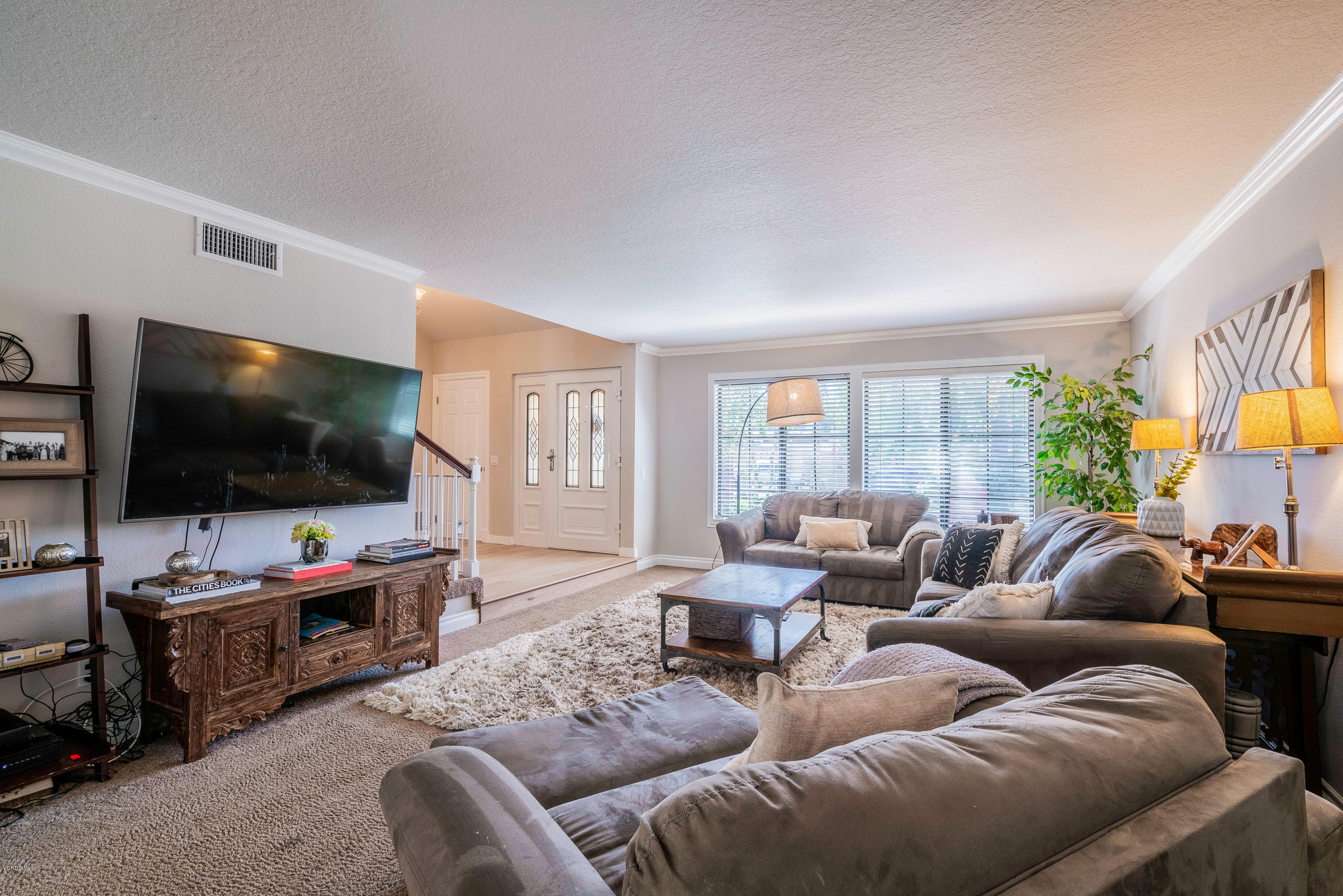 384 Valley Gate Road Simi Valley, CA 93065 - Photo 9 of 45 384 Valley Gate Rd Simi Valley-print-009