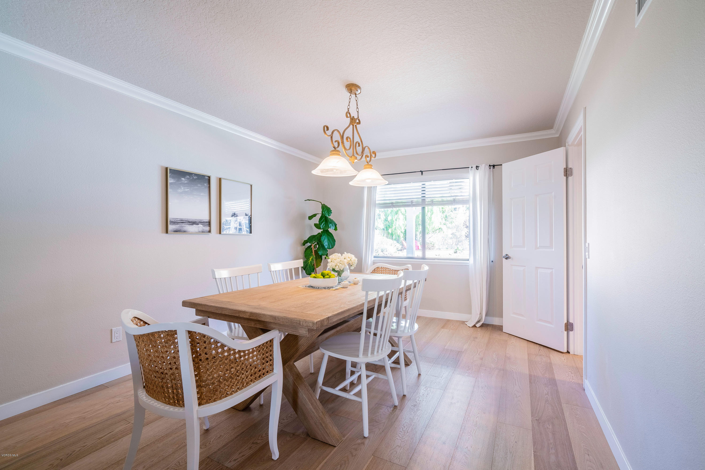 384 Valley Gate Road Simi Valley, CA 93065 - Photo 10 of 45 384 Valley Gate Rd Simi Valley-print-010