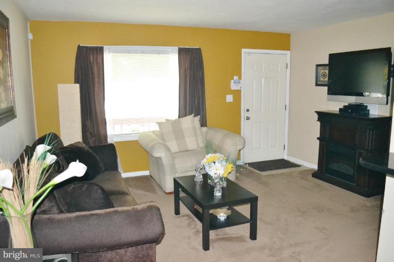 902 Shirley Manor Road Reisterstown, MD 21136 - Photo 2 of 16 Living Room