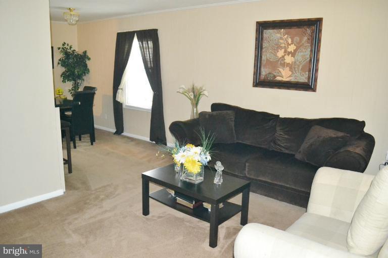 902 Shirley Manor Road Reisterstown, MD 21136 - Photo 3 of 16 Living Room