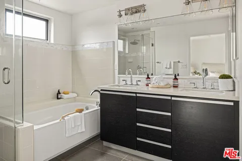 $1,895,000 | 310 Washington Boulevard, Unit 504, Marina del Rey, CA 90292