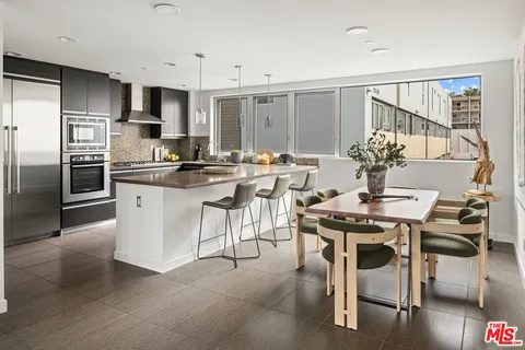 $1,895,000 | 310 Washington Boulevard, Unit 504, Marina del Rey, CA 90292