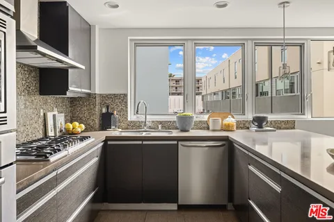 $1,895,000 | 310 Washington Boulevard, Unit 504, Marina del Rey, CA 90292