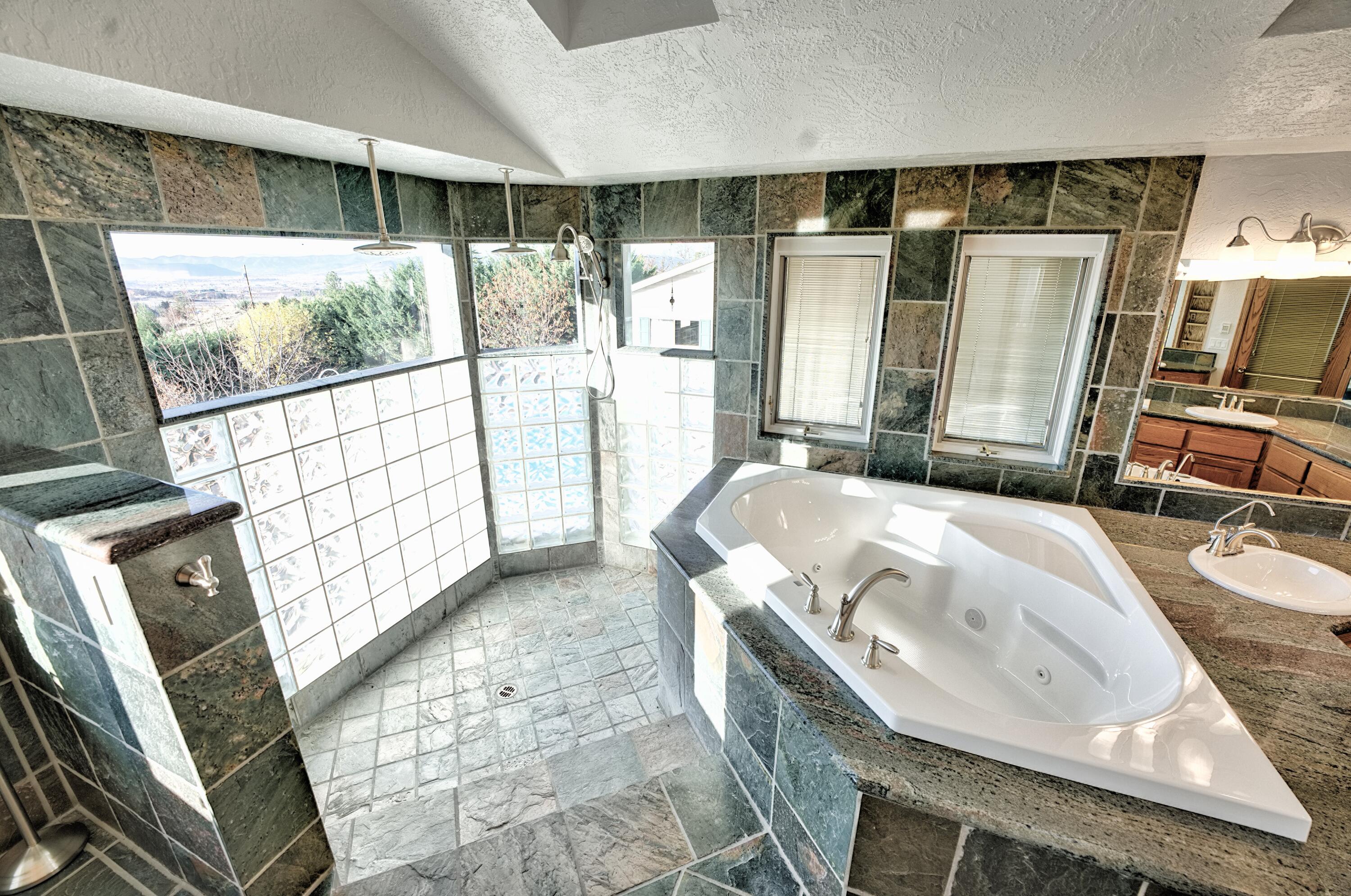 3565 Dodson Road Medford, OR 97504 - Photo 27 of 55 Primary Bath 2