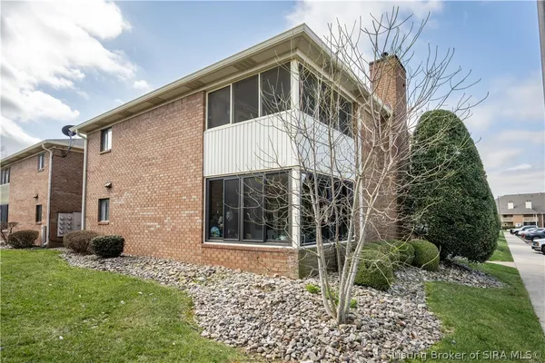 $199,900 | 1710 Charlestown New Albany Road, Unit 83 & 49, Jeffersonville, IN 47130