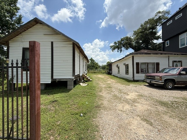 5906 Weathersby Street Houston, TX 77091 - Photo 4 of 14