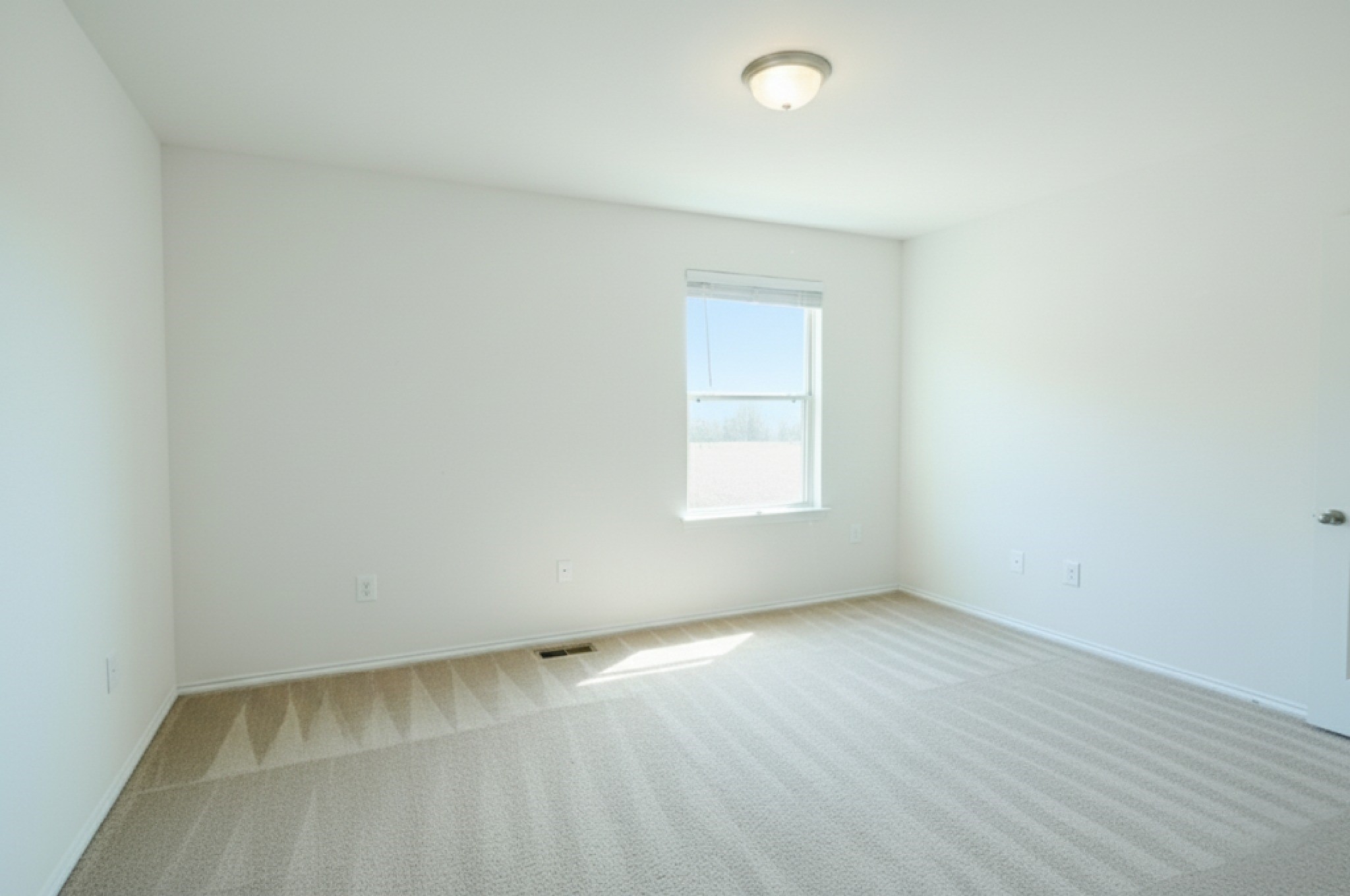 4611 Windmill Run Drive Houston, TX 77069 - Photo 26 of 36 an empty room with a window