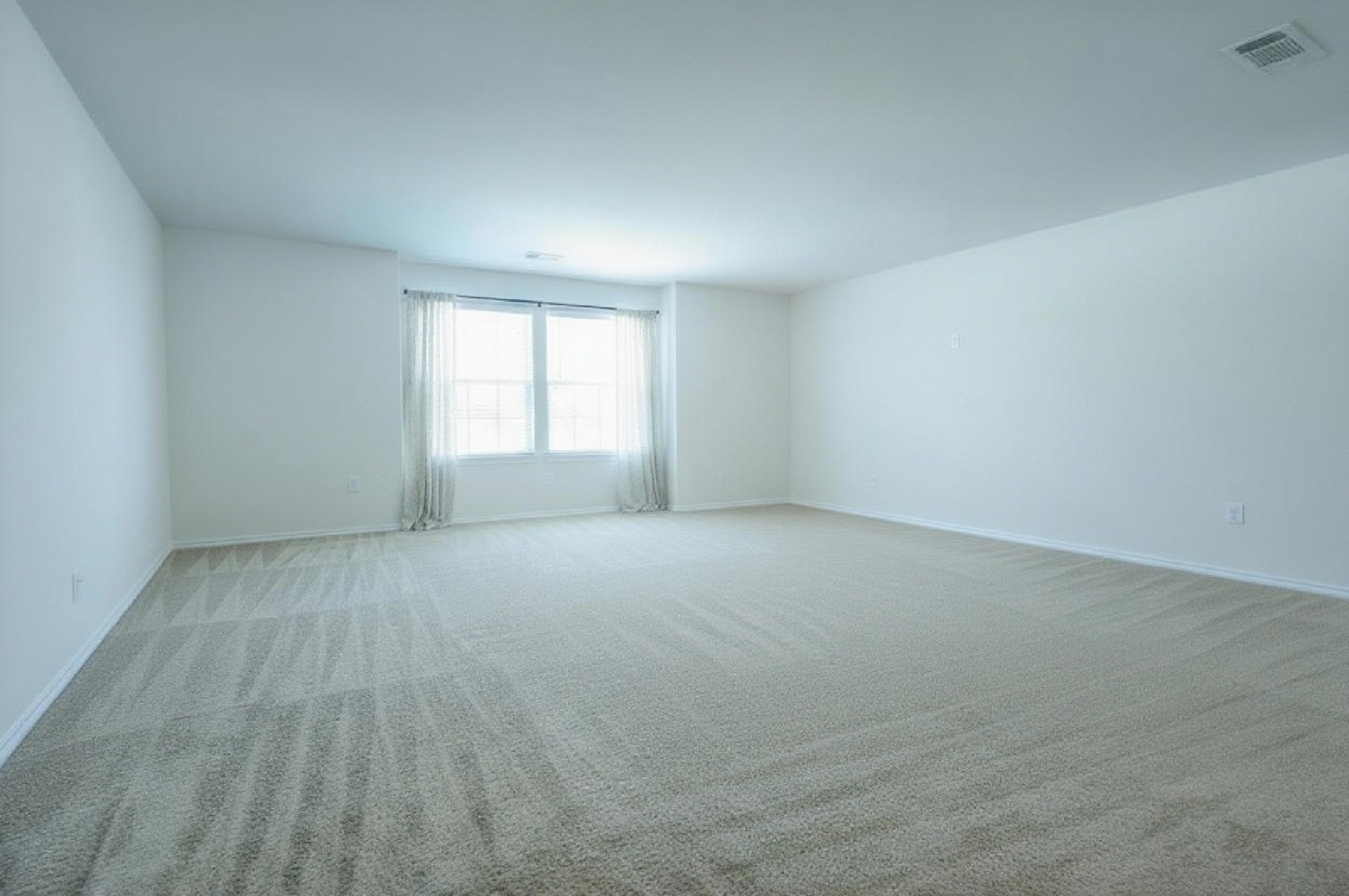 4611 Windmill Run Drive Houston, TX 77069 - Photo 29 of 36 an empty room with a window