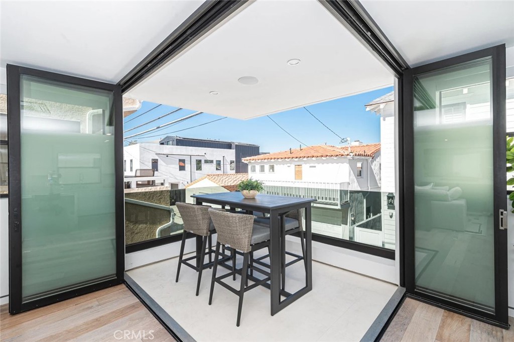 1034 West Balboa Boulevard, Unit B Newport Beach, CA 92661 - Photo 11 of 33 a dining room with furniture and window