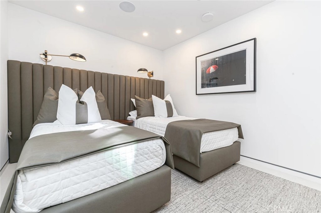 1034 West Balboa Boulevard, Unit B Newport Beach, CA 92661 - Photo 13 of 33 a bedroom with a bed and a couch