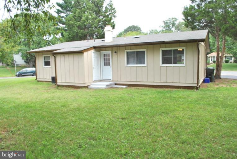 6601 Fargo Street Springfield, VA 22150 - Photo 2 of 15 Rear exit, secure storage and large yard.