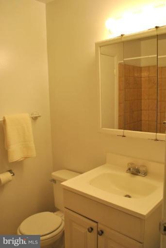 6601 Fargo Street Springfield, VA 22150 - Photo 12 of 15 2nd Full Hall Bath
