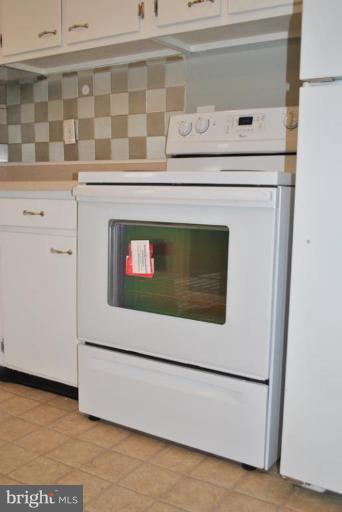 6601 Fargo Street Springfield, VA 22150 - Photo 8 of 15 New Stove