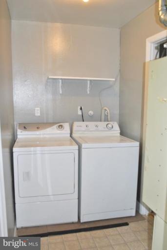 6601 Fargo Street Springfield, VA 22150 - Photo 9 of 15 Washer and Dryer convey