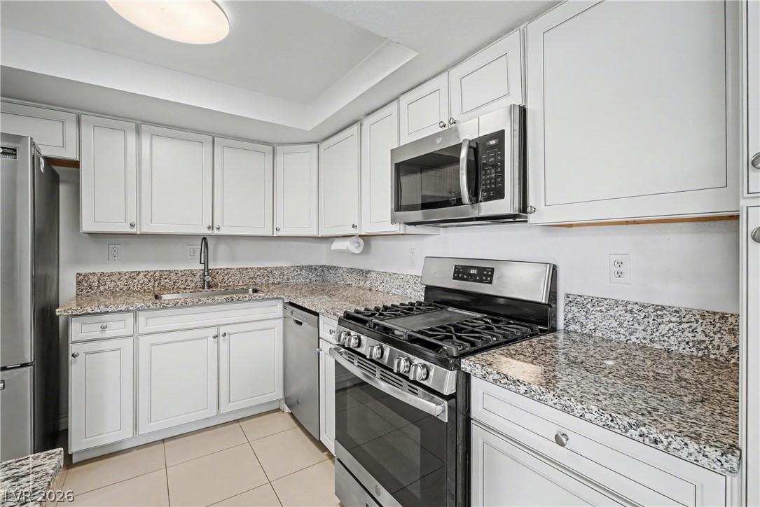 5620 Roseridge Avenue Las Vegas, NV 89107 - Photo 12 of 52