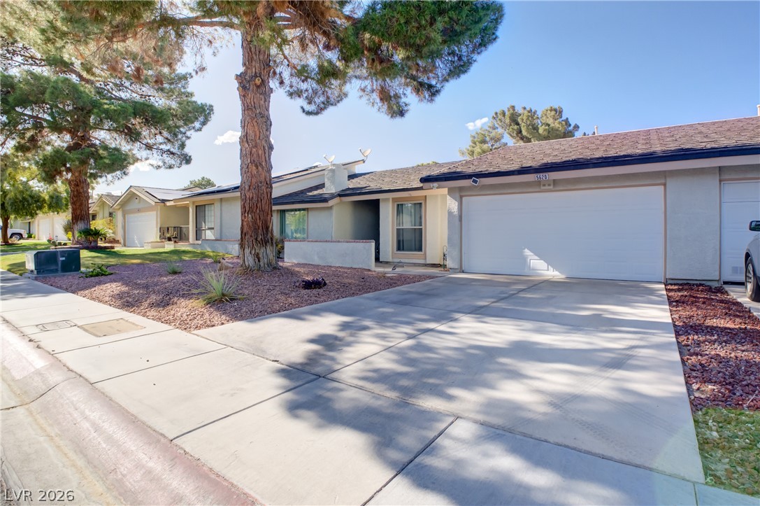 5620 Roseridge Avenue Las Vegas, NV 89107 - Photo 3 of 52