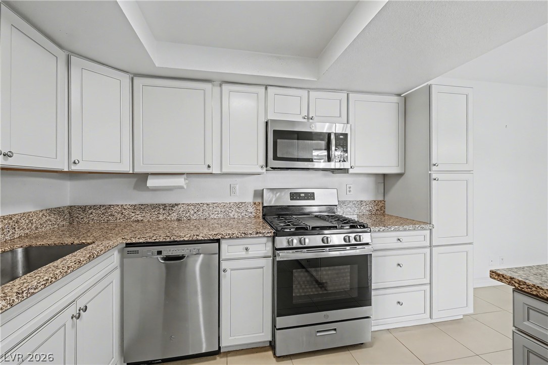 5620 Roseridge Avenue Las Vegas, NV 89107 - Photo 5 of 52