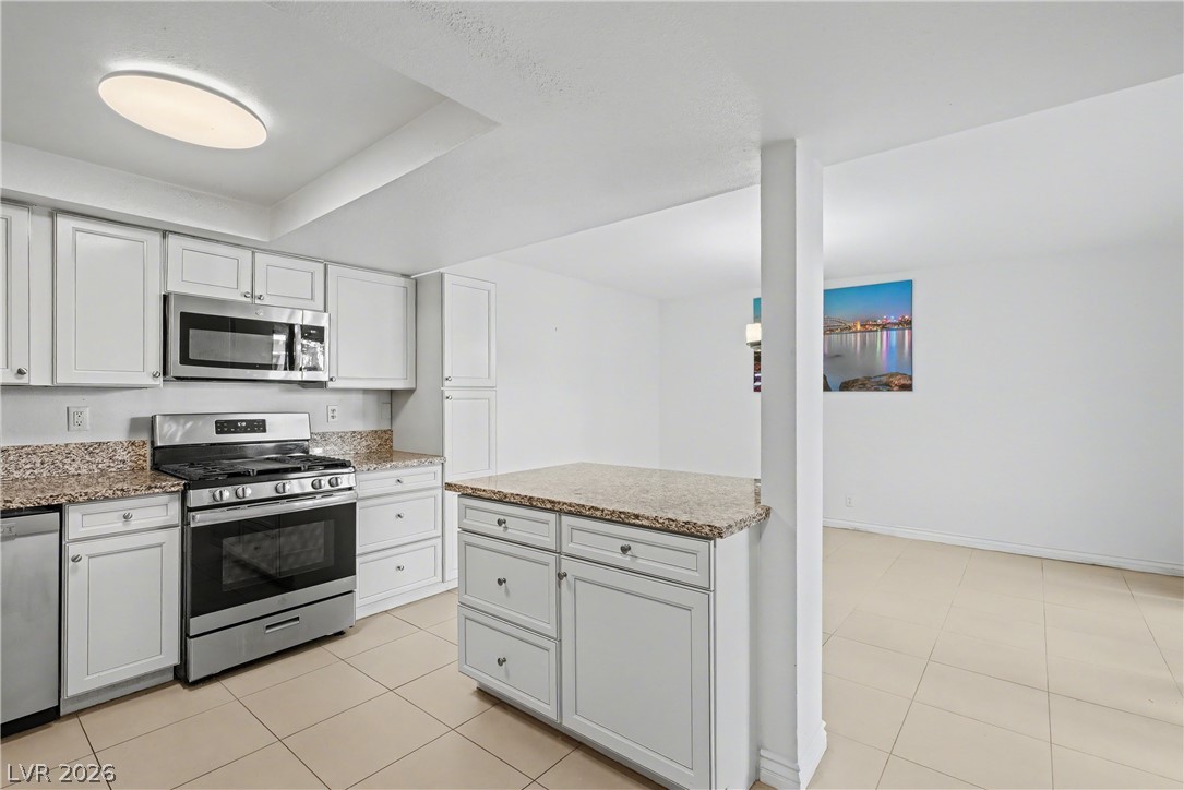 5620 Roseridge Avenue Las Vegas, NV 89107 - Photo 10 of 52