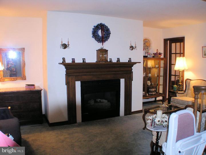 840 Doe Run Road Newark, DE 19711 - Photo 3 of 19 Living Room