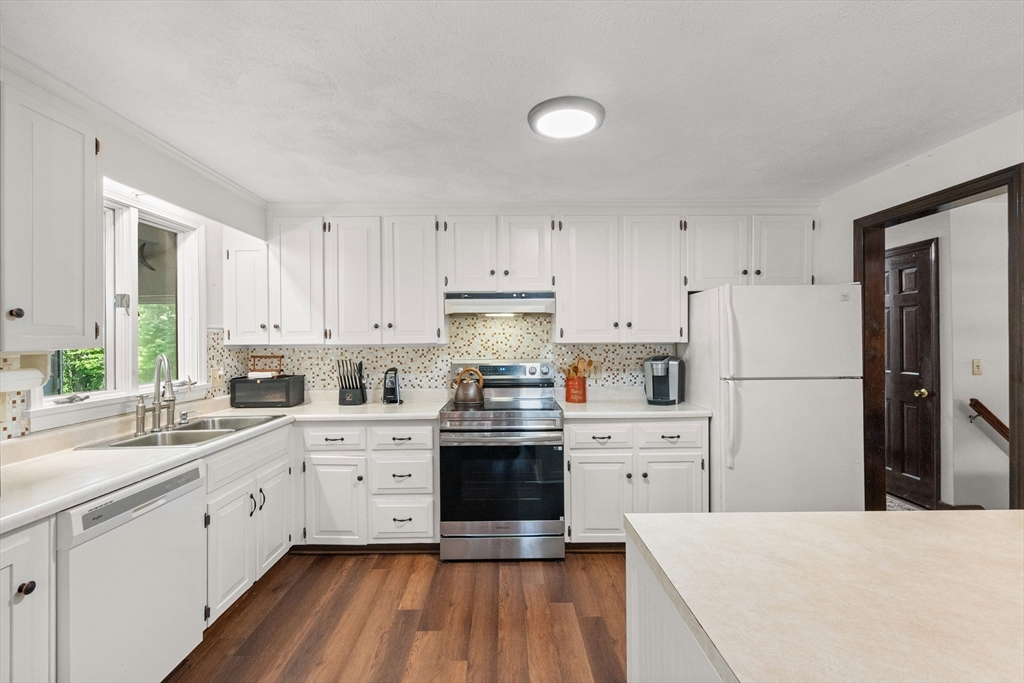 88 Upland Road Plympton, MA 02367 - Photo 4 of 42