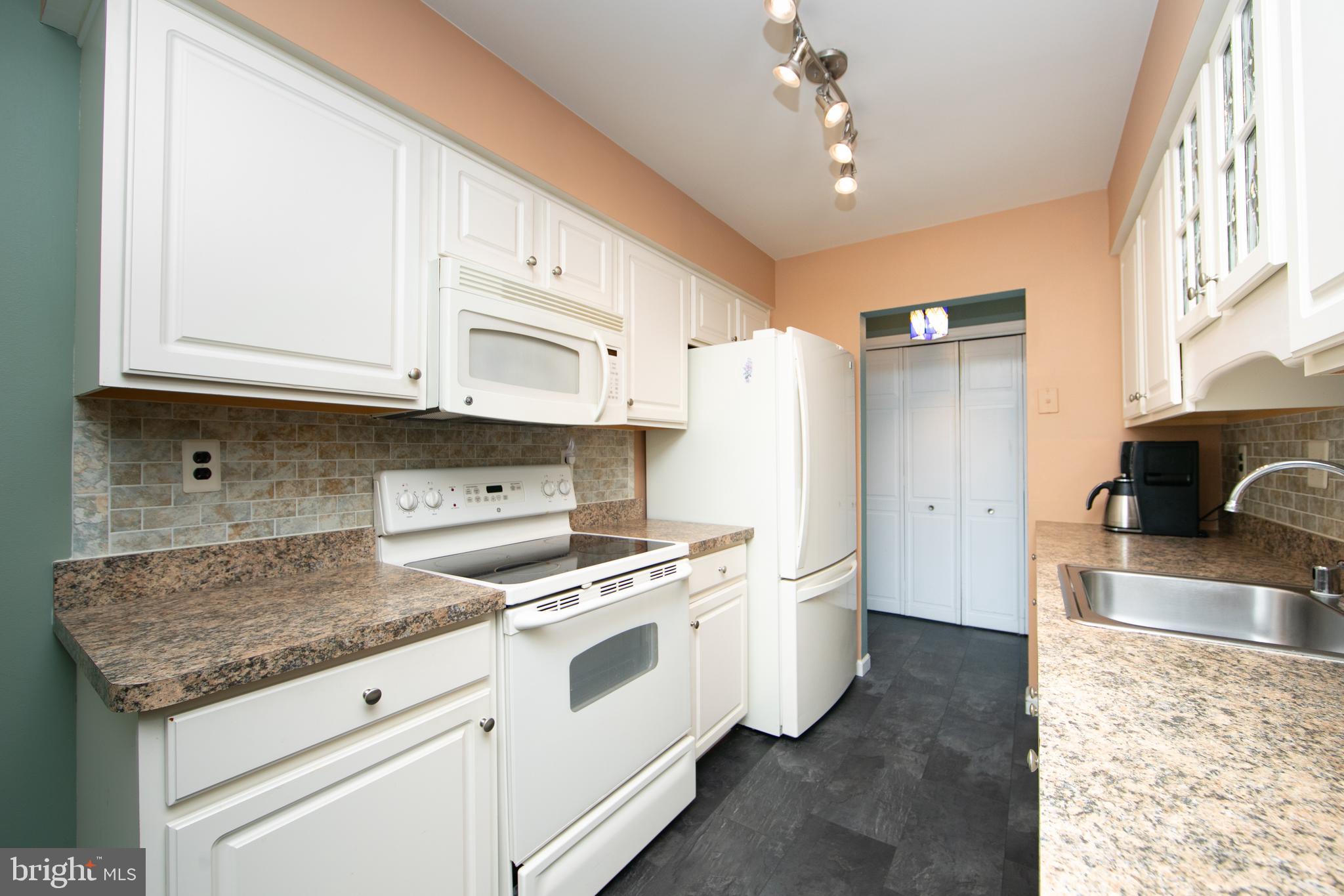 404 Haddonfield Commons, Unit 404 Haddonfield, NJ 08033 - Photo 3 of 37 Gallery Image 3