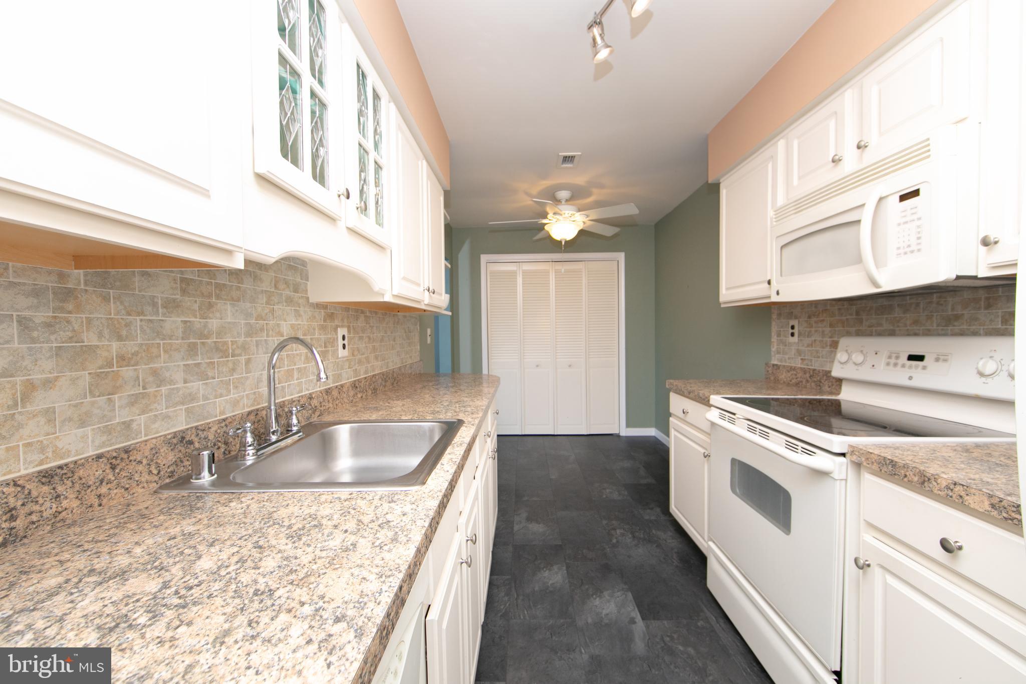 404 Haddonfield Commons, Unit 404 Haddonfield, NJ 08033 - Photo 4 of 37 Gallery Image 4