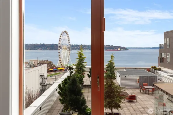 a picture of city view