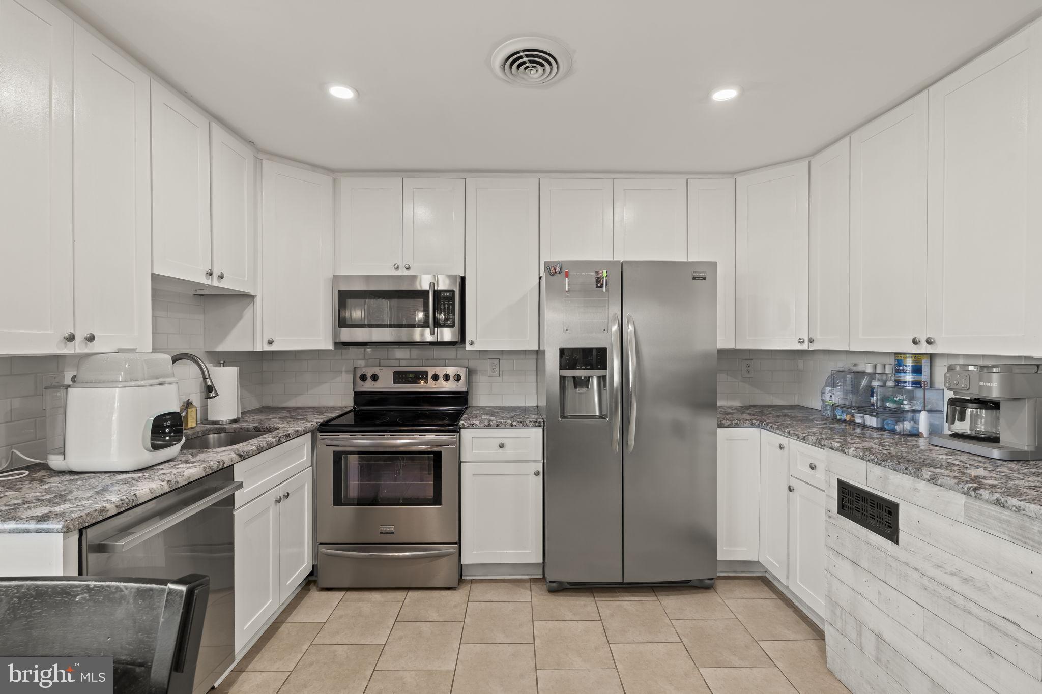 17 Gun Road Levittown, PA 19057 - Photo 11 of 35