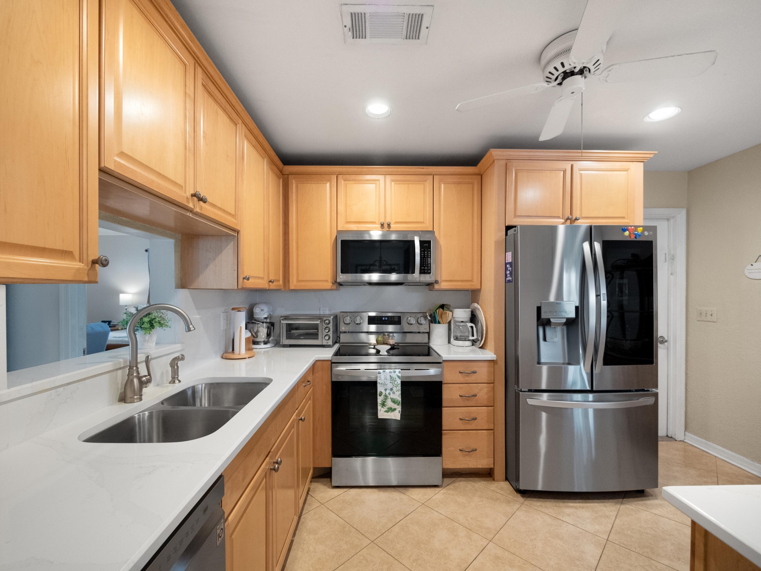 9536 Burlington Place Boca Raton, FL 33434 - Photo 6 of 20 Kitchen