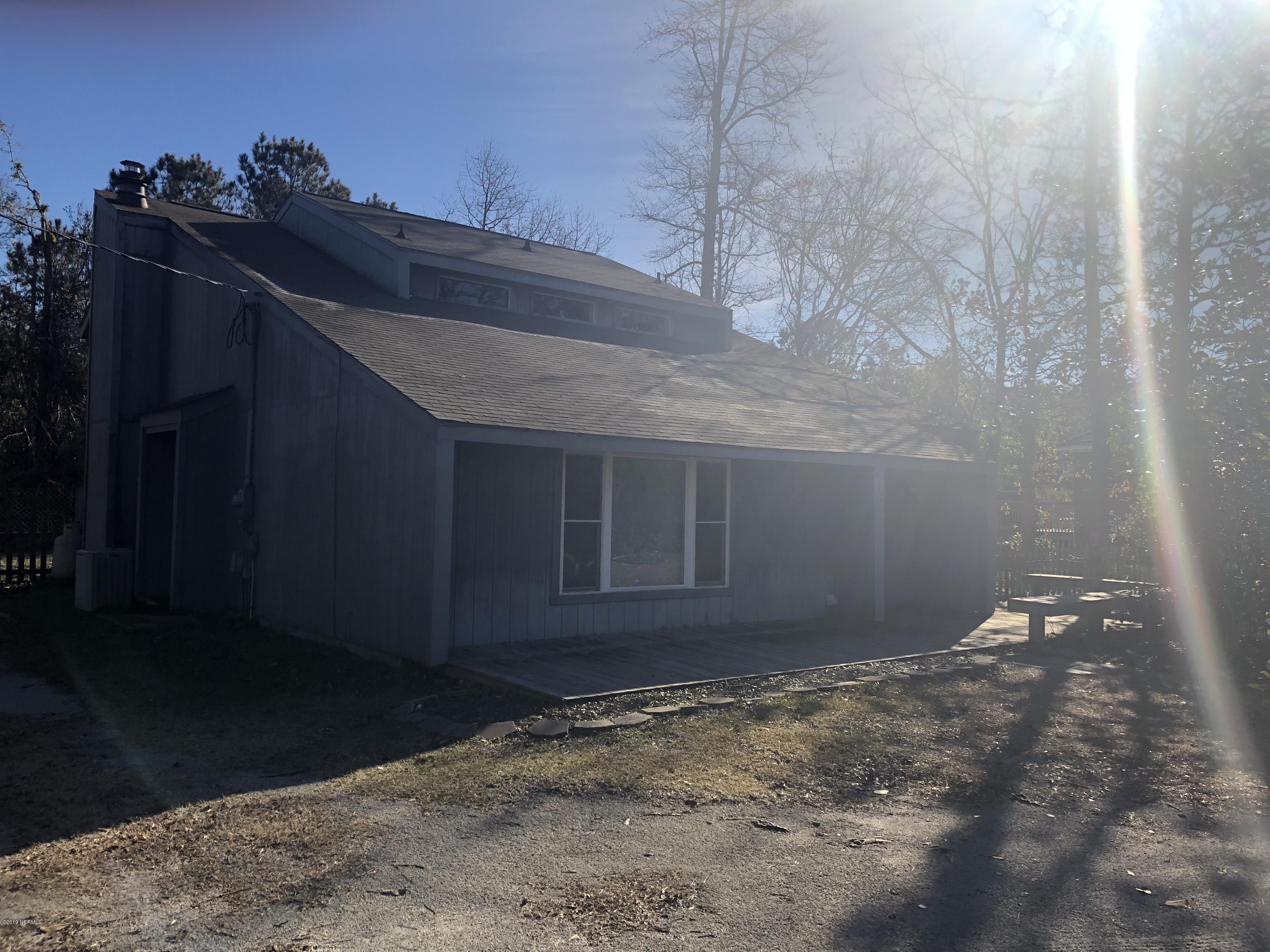 412 Friendly Road Morehead City, NC 28557 - Photo 16 of 21 Driveway side
