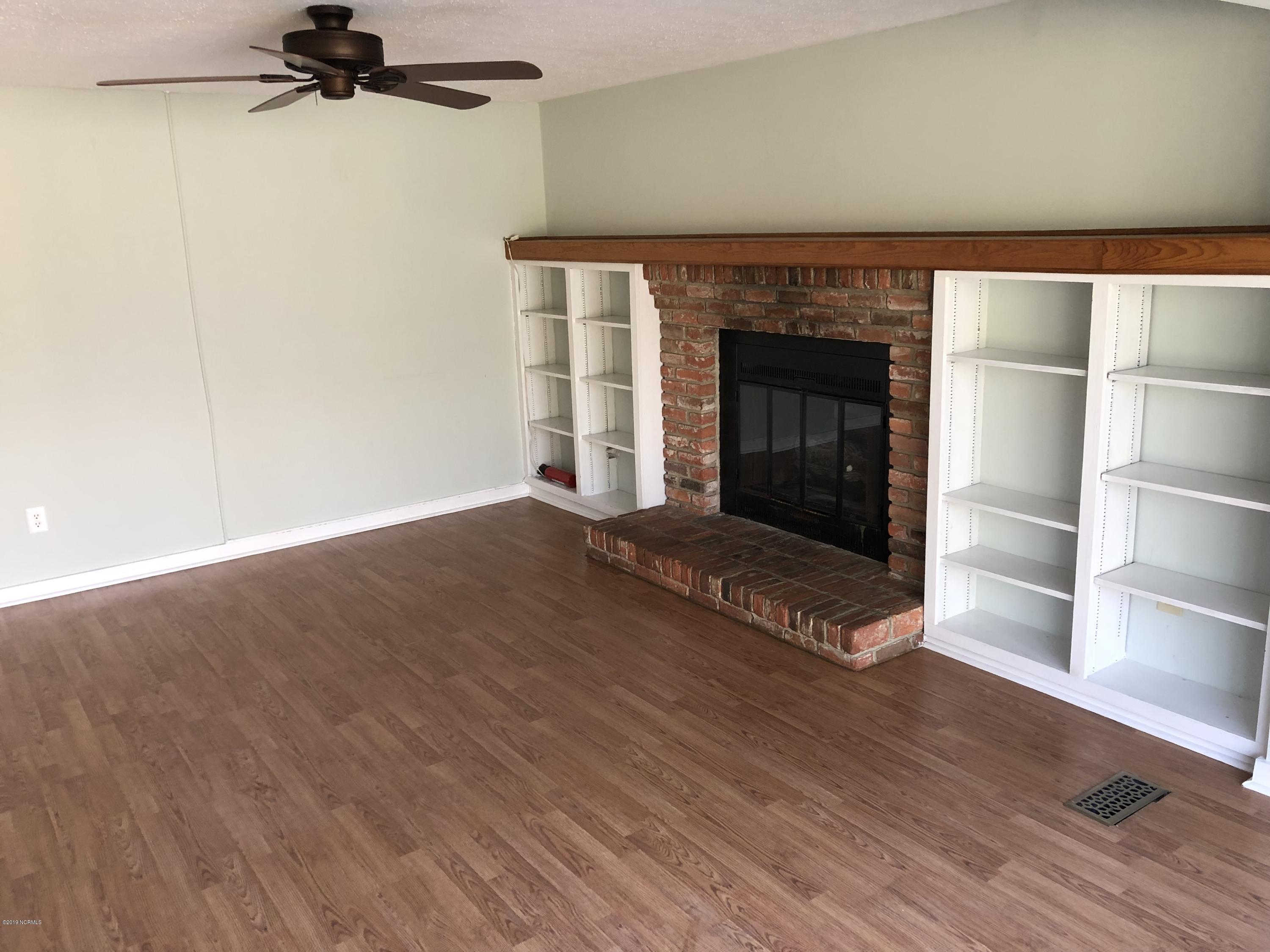 412 Friendly Road Morehead City, NC 28557 - Photo 8 of 21 Fireplace