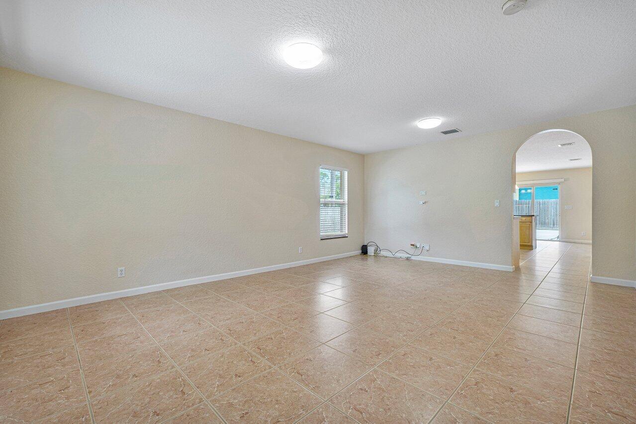 5592 1st Road Lake Worth, FL 33467 - Photo 5 of 22 005-55921stRoad-LakeWorth-FL-33467-SMALL