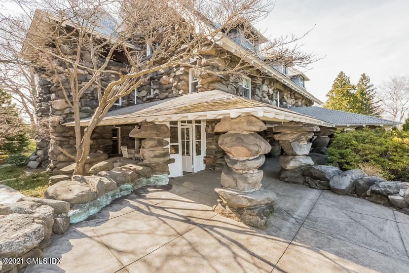 432 Field Point Road Greenwich, CT 06830 - Photo 56 of 56 a front view of a house