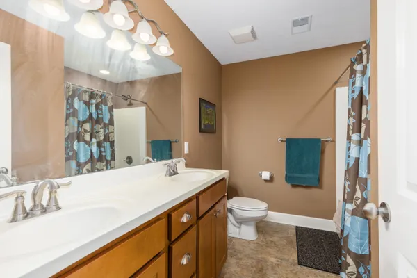 $549,900 | 2921 Woodridge Circle Northeast, Unit 43, Grand Rapids, MI 49525