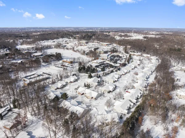 $549,900 | 2921 Woodridge Circle Northeast, Unit 43, Grand Rapids, MI 49525