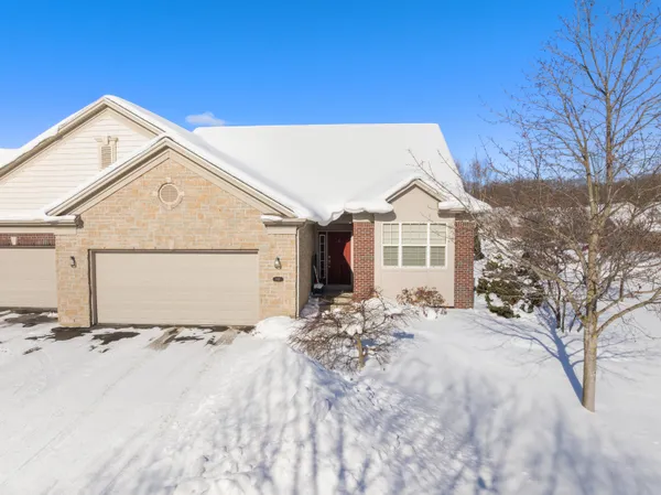$549,900 | 2921 Woodridge Circle Northeast, Unit 43, Grand Rapids, MI 49525