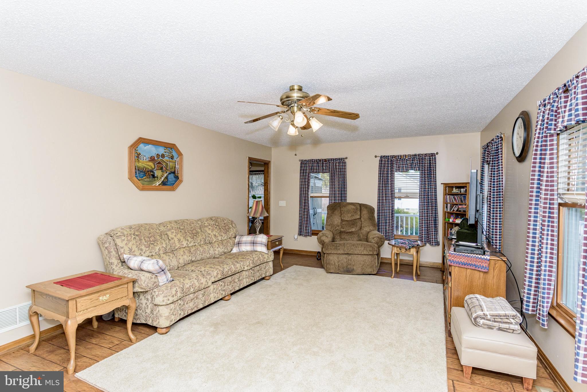 24604 Peterkins Road Georgetown, DE 19947 - Photo 7 of 49 Living Room