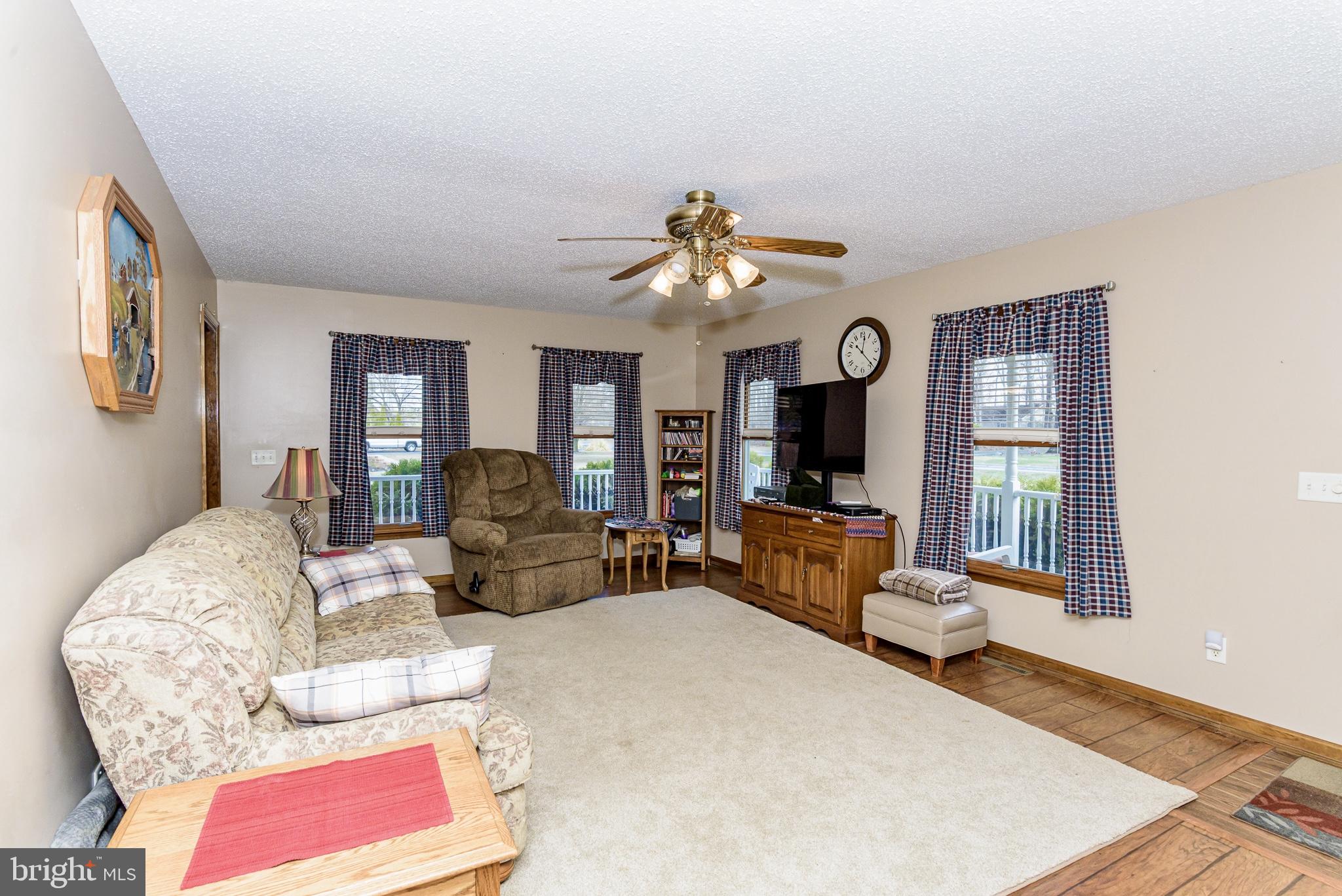 24604 Peterkins Road Georgetown, DE 19947 - Photo 8 of 49 Living Room