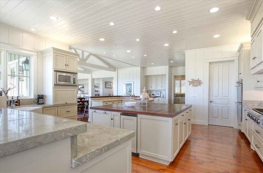 404 Huntington Road Cambria, CA 93428 - Photo 24 of 72 a large kitchen with stainless steel appliances lots of counter space and breakfast area