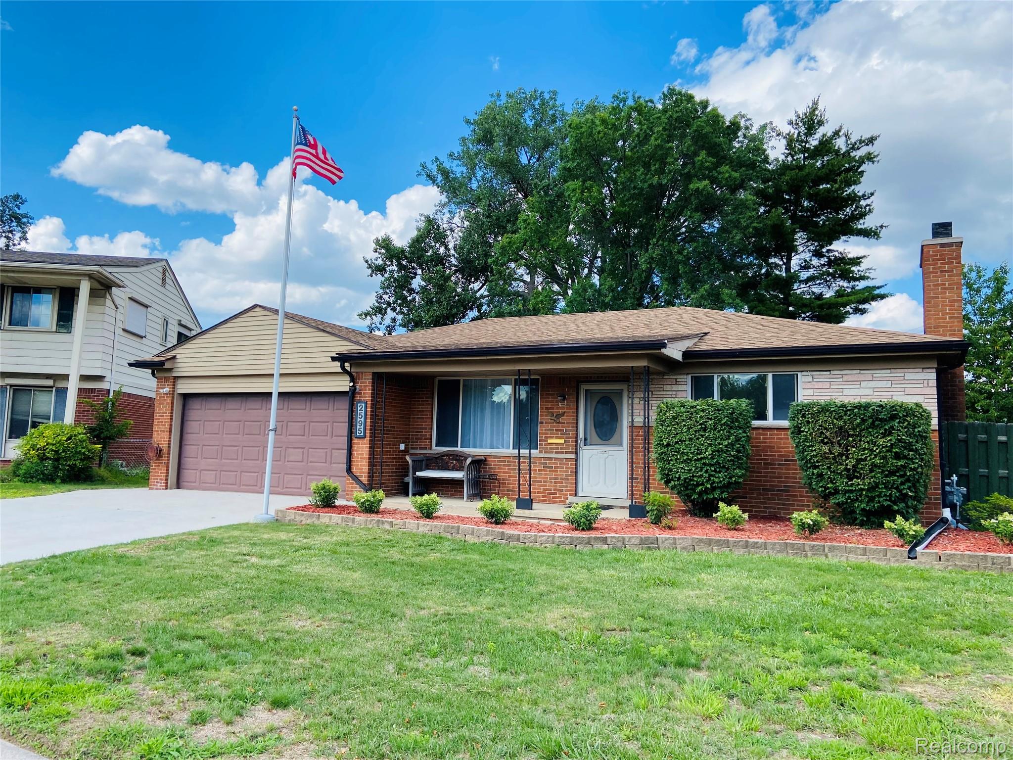 2595 Edwin Warren, MI 48092 - Photo 2 of 34