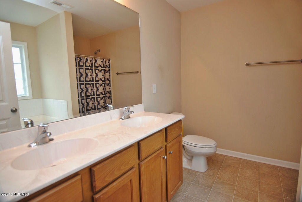 1257 South Brook Road Winnabow, NC 28479 - Photo 11 of 24 Master Bath