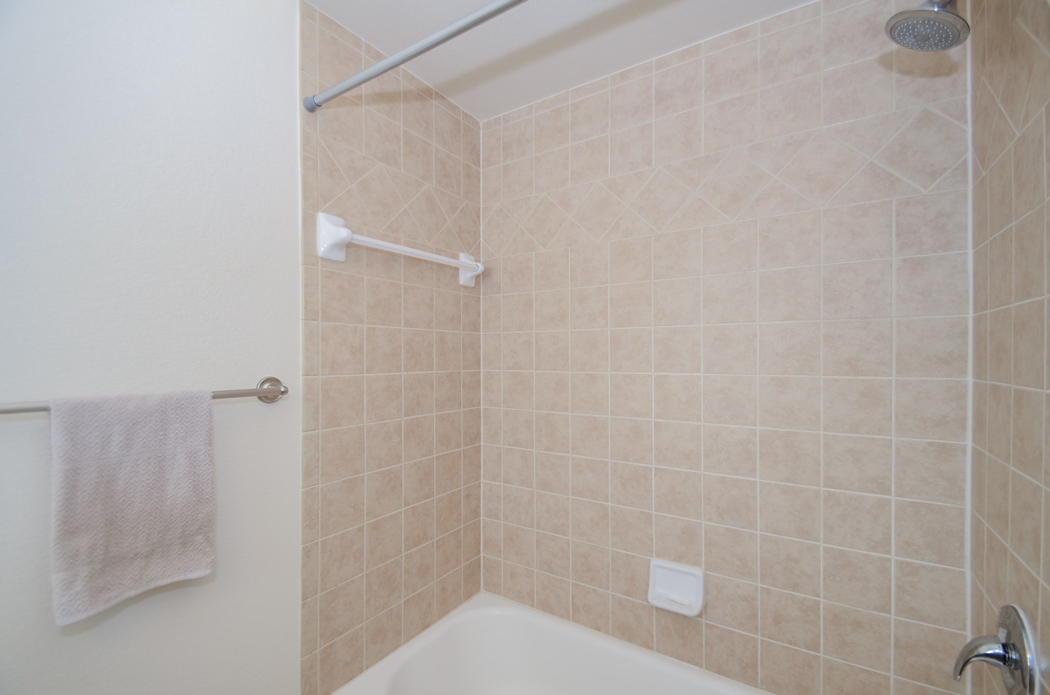9200 Westheimer Road, Unit 802 Houston, TX 77063 - Photo 10 of 32 This bathtub/shower combo