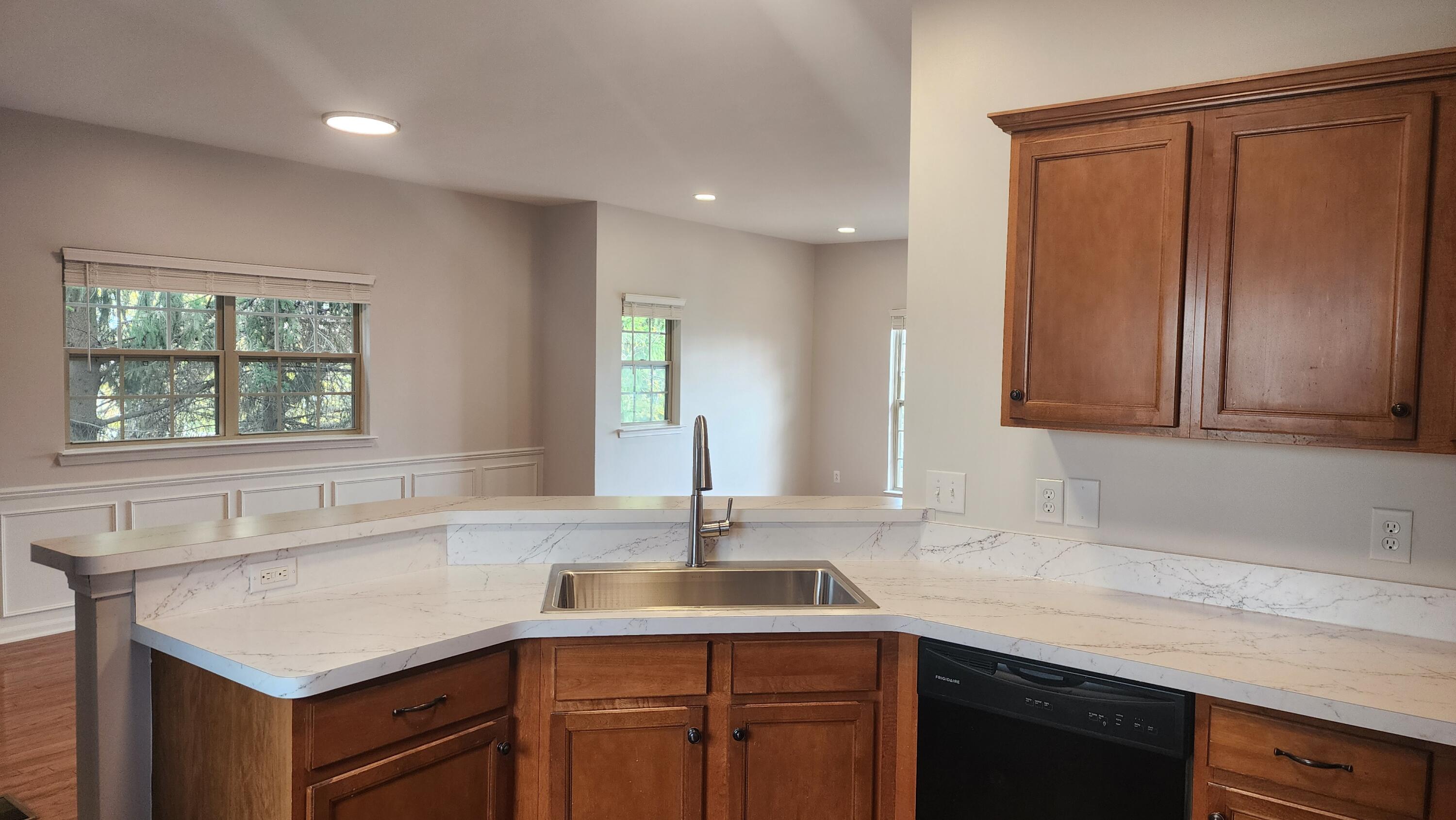 1574 Kessler Avenue Keego Harbor, MI 48320 - Photo 11 of 28 view to great room