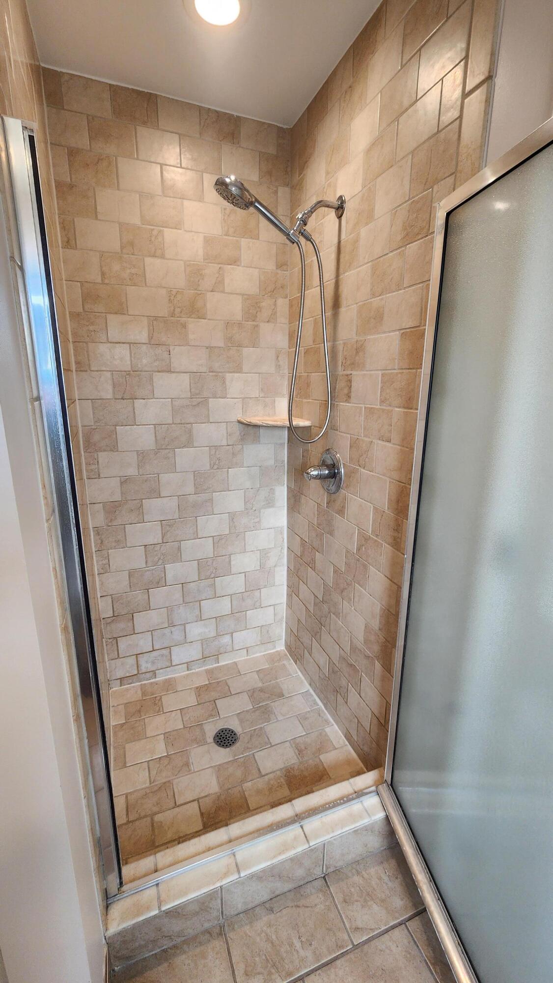 1574 Kessler Avenue Keego Harbor, MI 48320 - Photo 19 of 28 primary shower