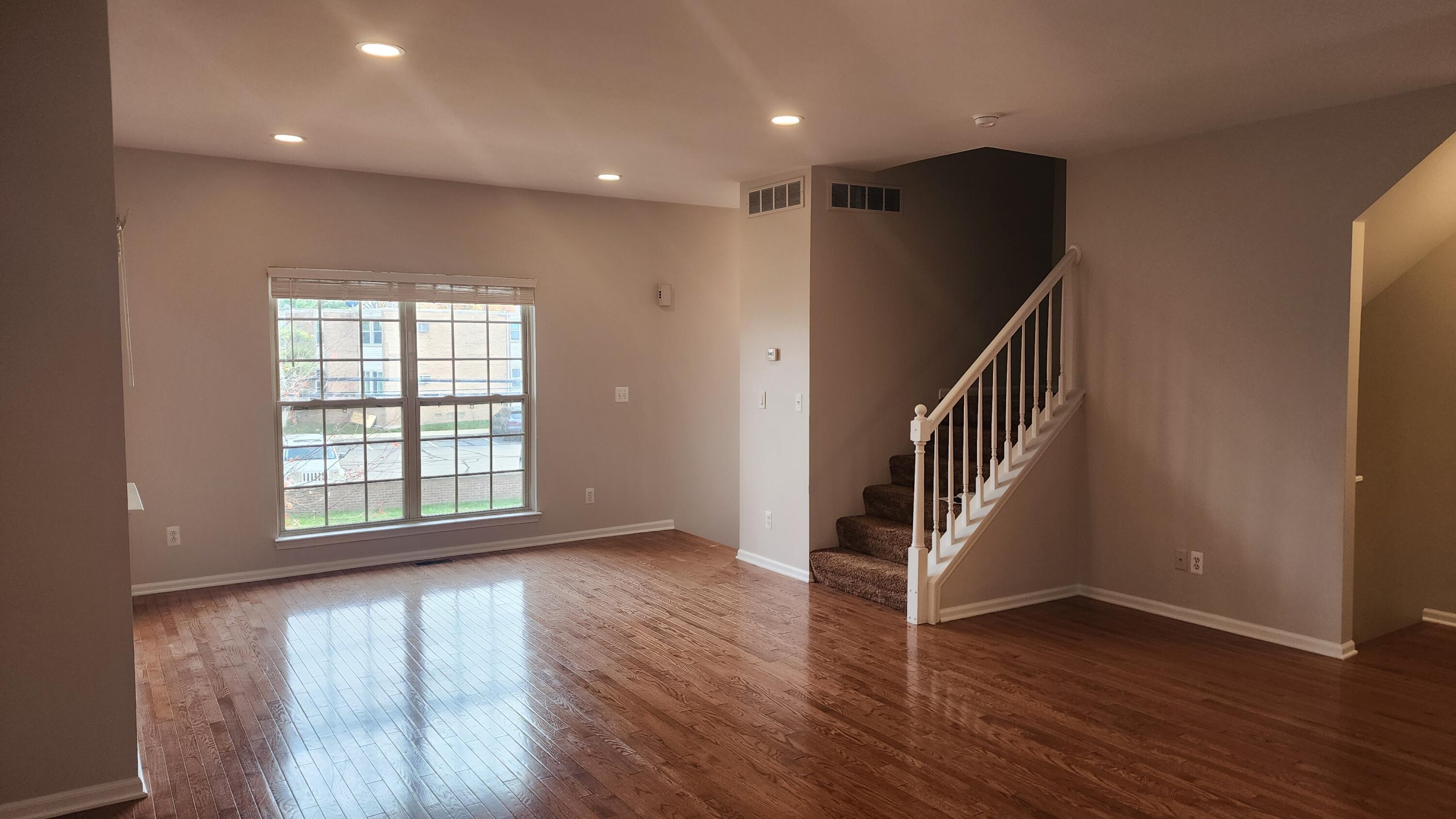 1574 Kessler Avenue Keego Harbor, MI 48320 - Photo 3 of 28 Living room
