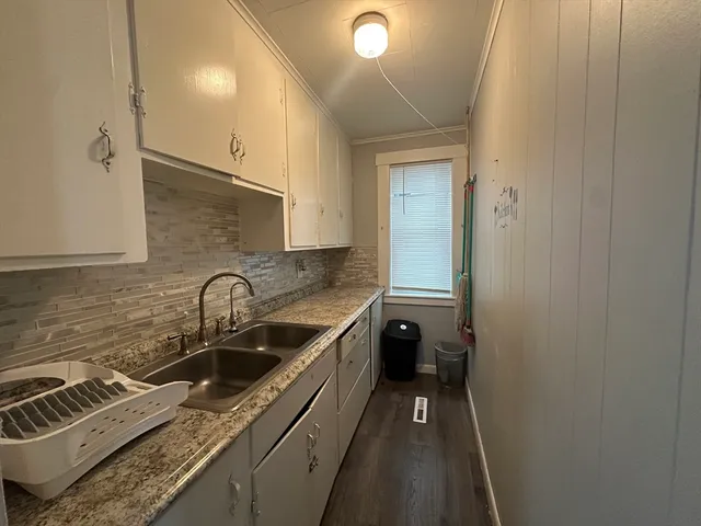 $2,500 | 201 University Avenue, Unit 1, Lowell, MA 01854